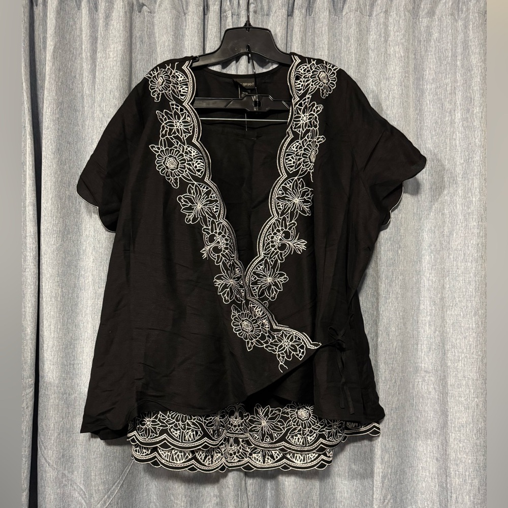 Lane Bryant 2 piece set Black with white detail top and skirt NWT 26/28